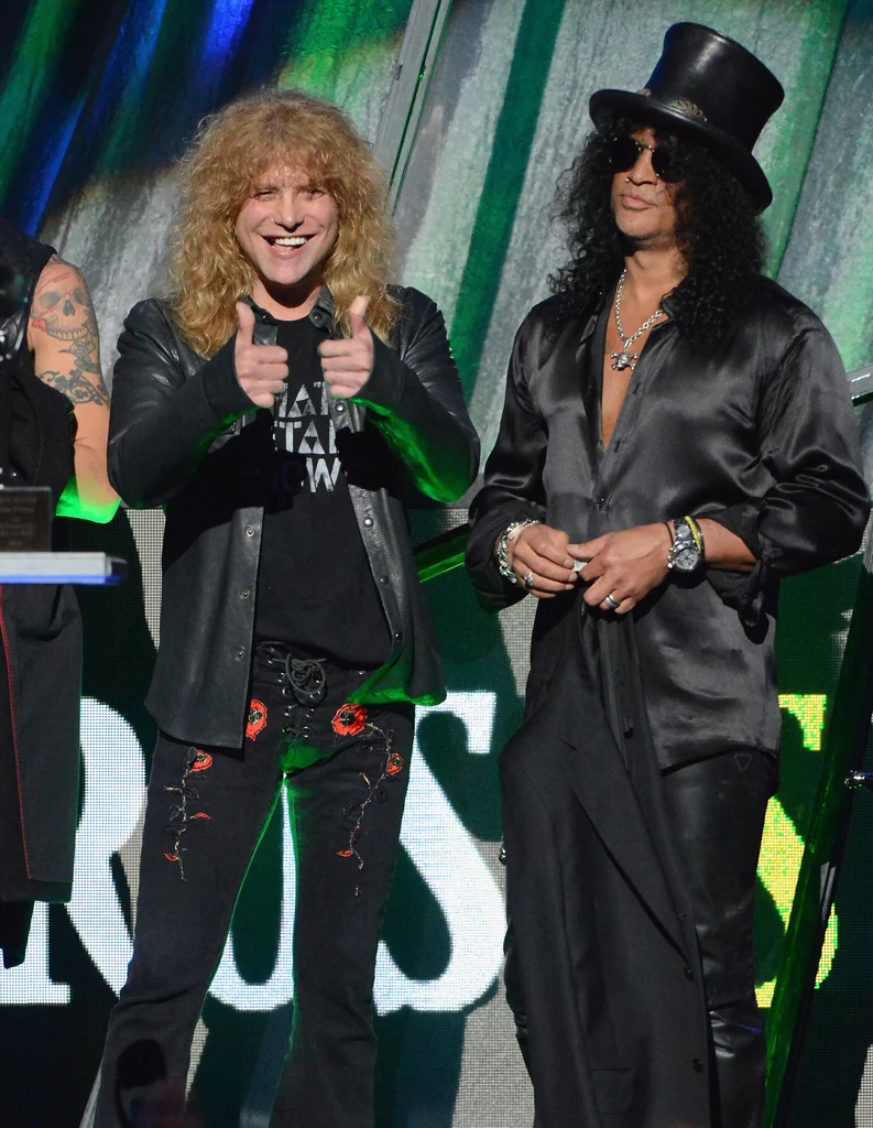 Steven Adler i Slash podczas wprowadzenia Guns N' Roses do Rock and Roll Hall of Fame w 2012 r.