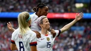 Megan Rapinoe (15) cieszy się ze swojej kolejnej bramki dla USA