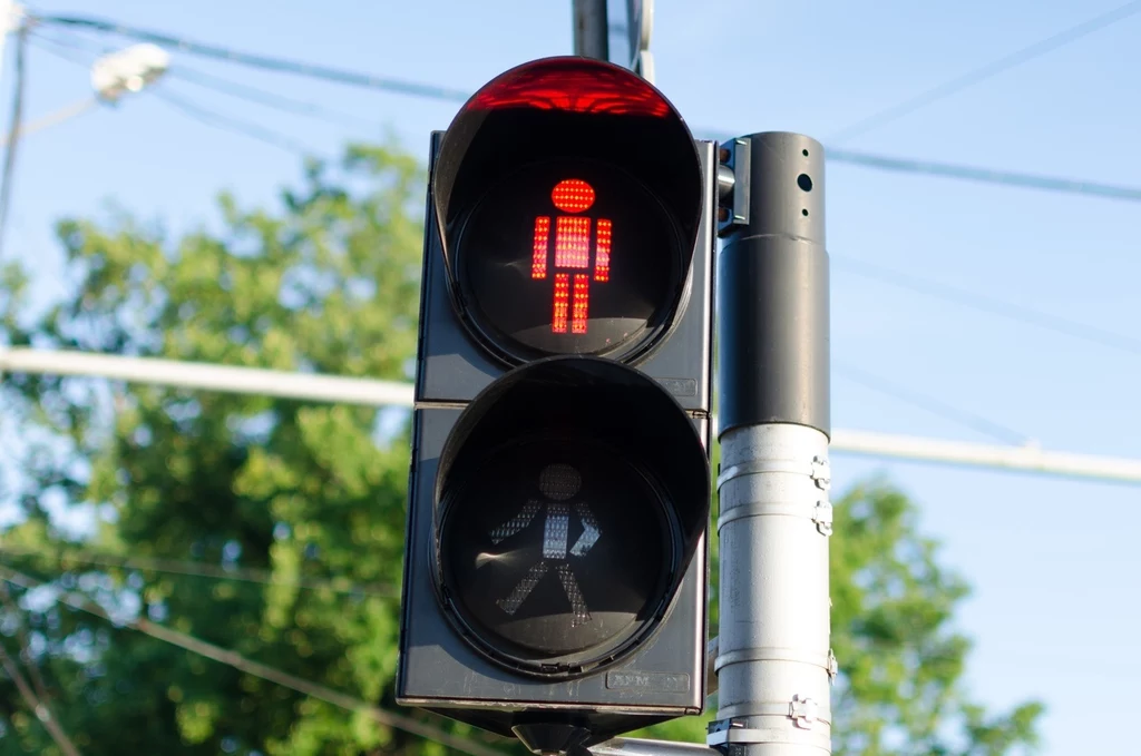 Przestępca zignorował czerwone światło...