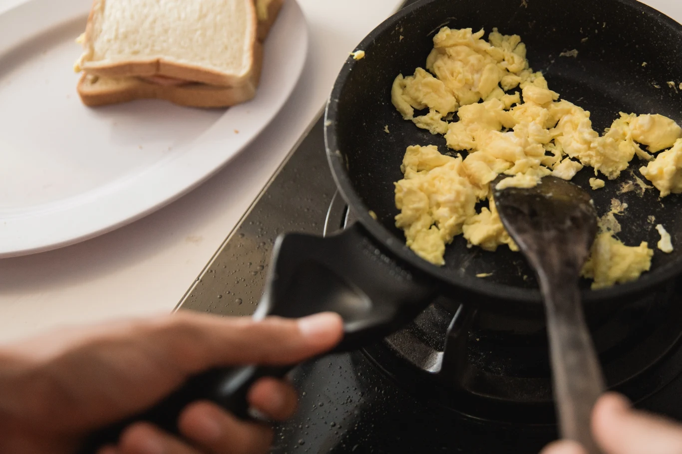 Nabiał, ziemniaki i węglowodany złożone, tłuste ryby, jajka i zdrowe tłuszcze - dzięki nim przybędzie ci kilogramów