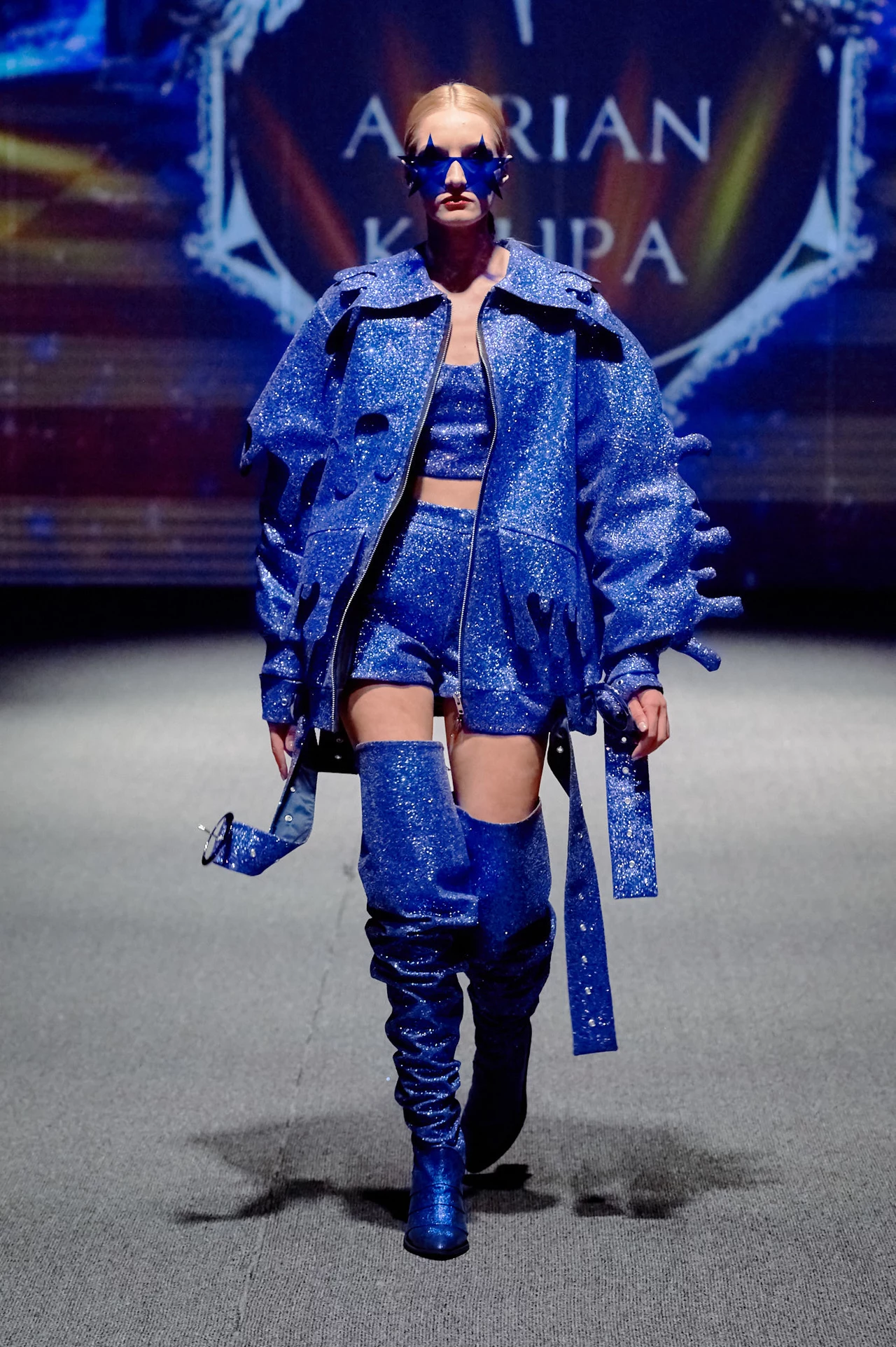 Pokaz Adriana Krupy podczas konkursu dla młodych projektantów Fashion Designer Awards. Pokaz Adriana Krupy podczas konkursu dla młodych projektantów Fashion Designer Awards.