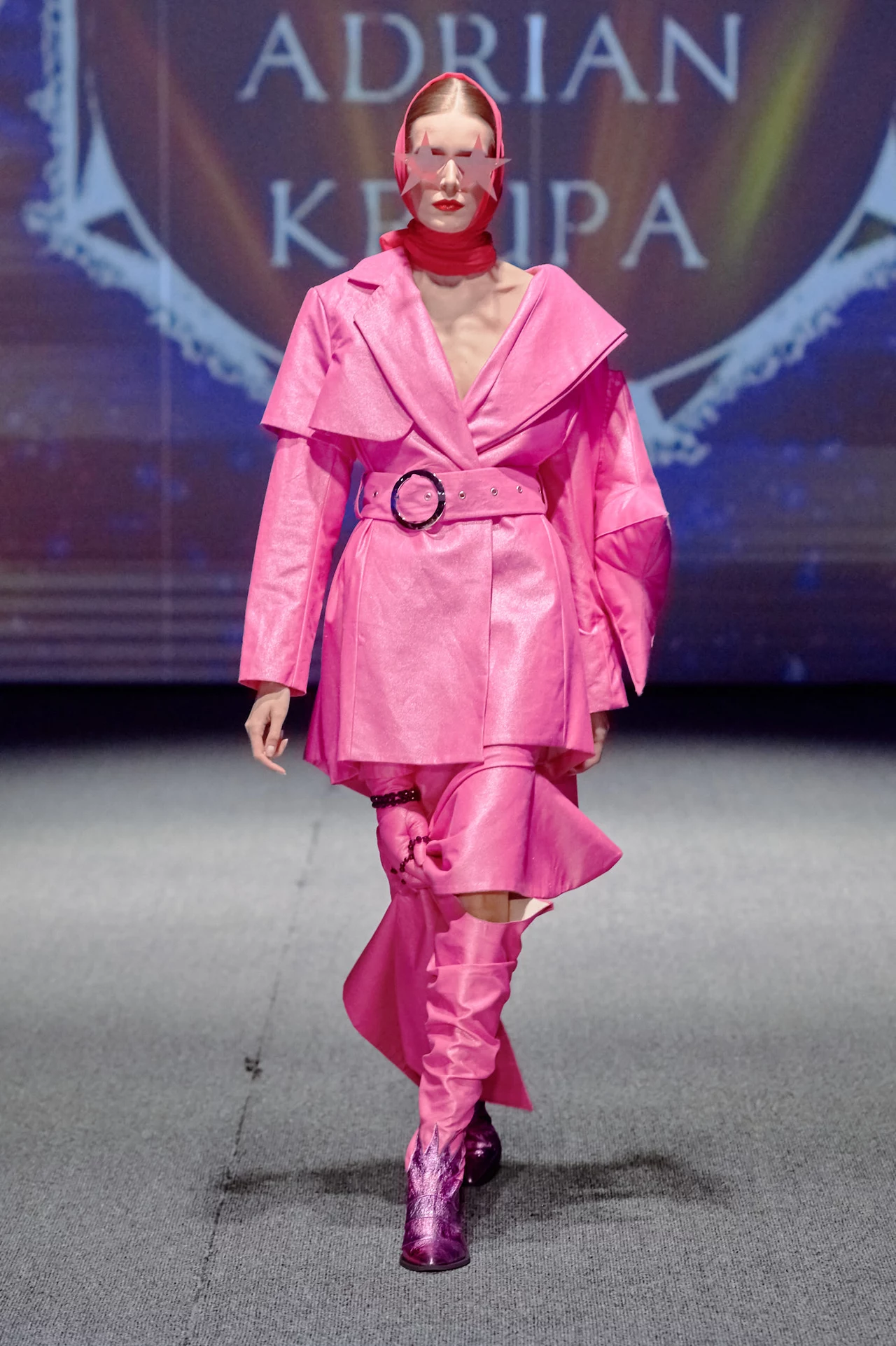 Pokaz Adriana Krupy podczas konkursu dla młodych projektantów Fashion Designer Awards. Pokaz Adriana Krupy podczas konkursu dla młodych projektantów Fashion Designer Awards.