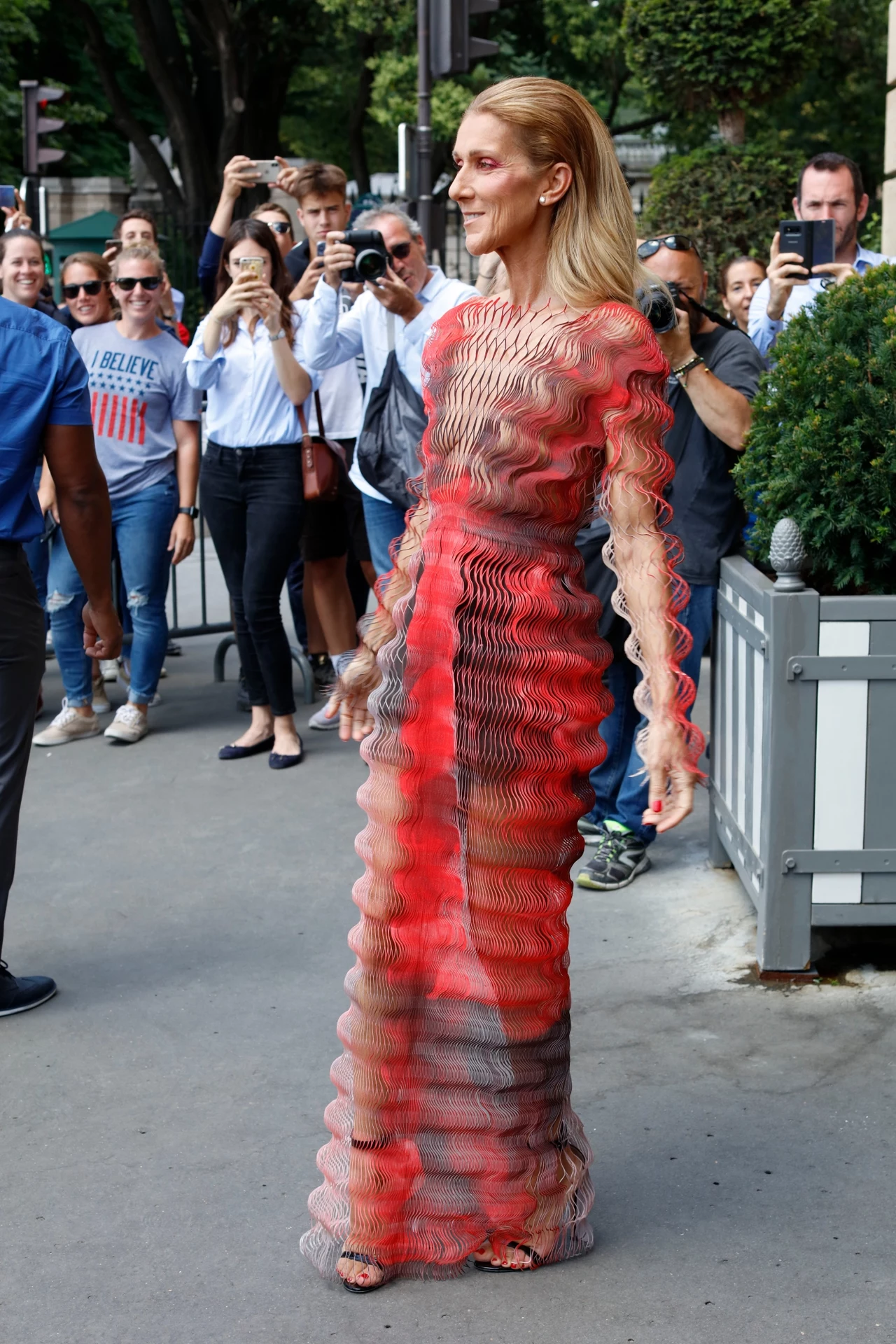 Celine Dion na pokazie Iris van Herpen w Paryżu. Celine Dion na pokazie Iris van Herpen w Paryżu.