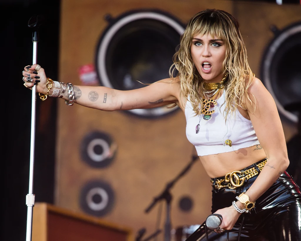 Miley Cyrus zaprezentowała mocny teledysk do utworu "Mother's Daughter"