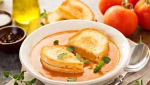 Zupa z pomidorów i chleba - orzeźwienie na talerzu, ratunek dla skóry