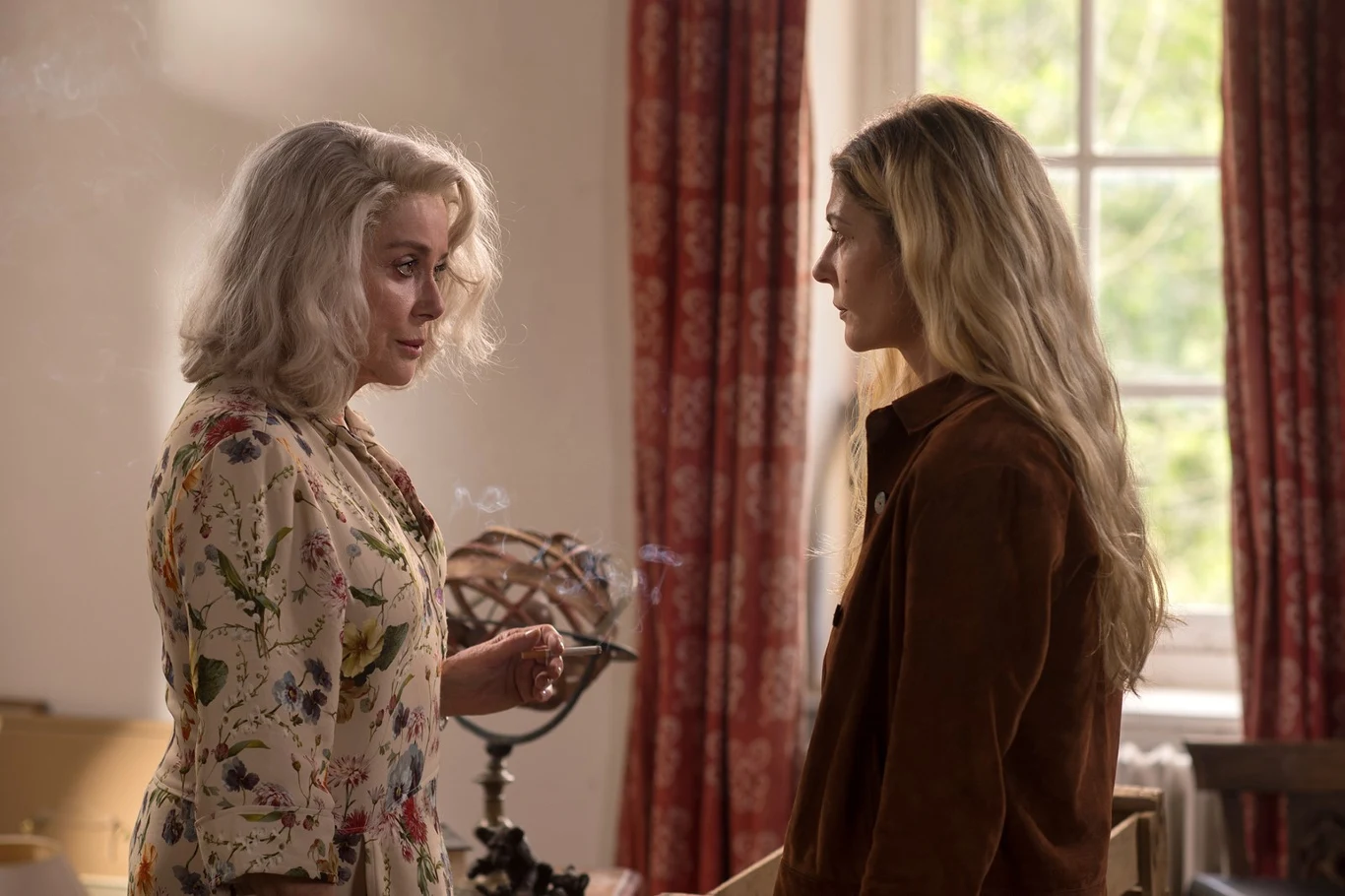 Catherine Deneuve i Chiara Mastroianni w scenie z filmu "Pamiątki Claire Darling" Catherine Deneuve i Chiara Mastroianni w scenie z filmu "Pamiątki Claire Darling"