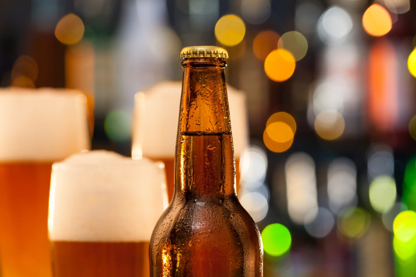 Toksyczne związki znaleziono w butelkach zarówno po piwie, jak i winie oraz mocnych alkoholach