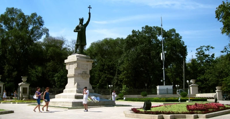 W Mołdawii uwielbiają Stefana III Wielkiego. W całym kraju można natknąć się na dziesiątki pomników, ulic i budynków nazwanych od jego imienia