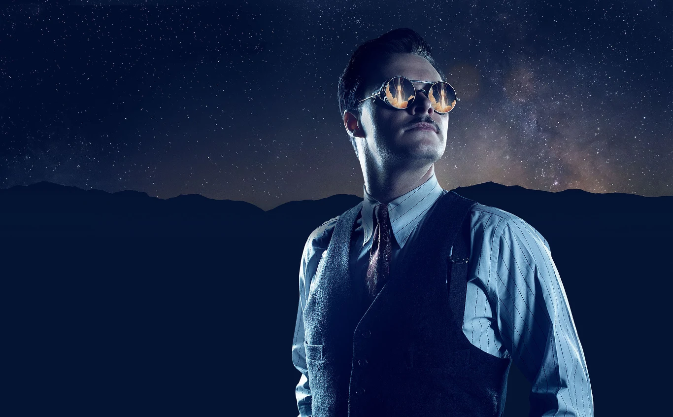 Po historię naukowca, inżyniera i czarnoksiężnika w jednym sięgnęli twórcy serialu  Strange Angel (na zdj. Jack Reynor wcielający się w  Parsonsa).