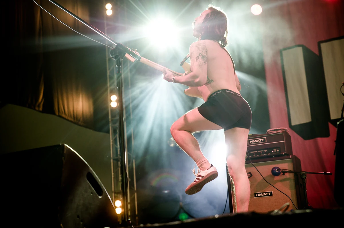 Oprócz charyzmatycznego lidera Joe Talbota, widzowie na pewno nie zapomną popisów z gitarą Marka Bowena, który na scenie szalał w samej bieliźnie, mimo że temperatura poza namiotem nie przekraczała 13 stopni.