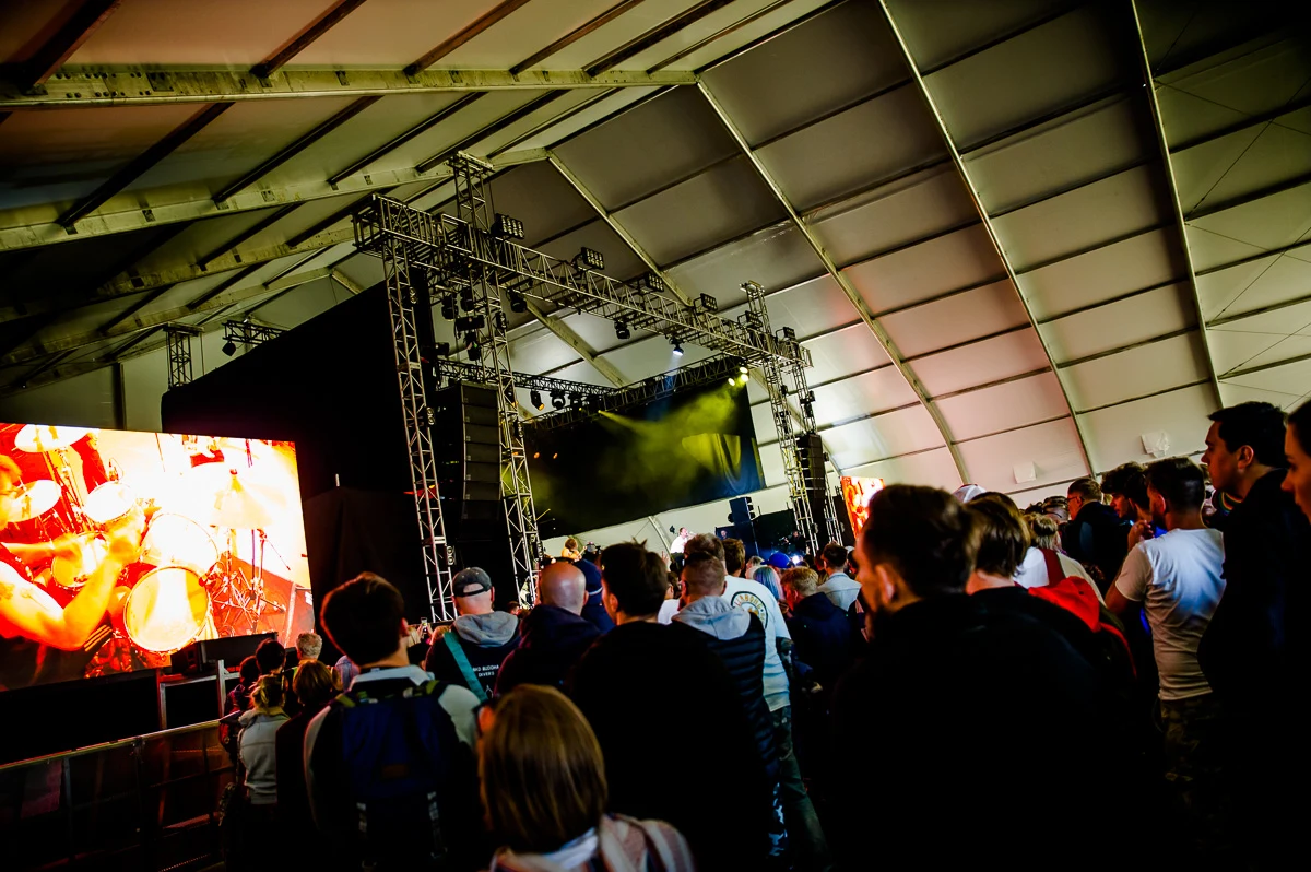 Idles na Open'er Festival 2019 promowali album "Joy as an Act of Resistance", prezentując na żywo szalone widowisko. 