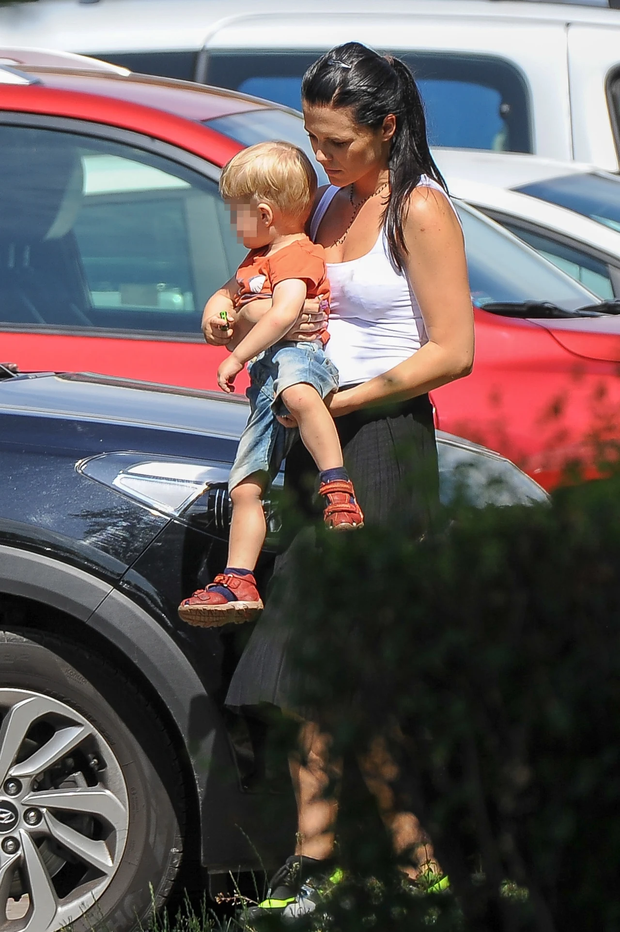 Żona Marcina Mroczka z synem Żona Marcina Mroczka z synem