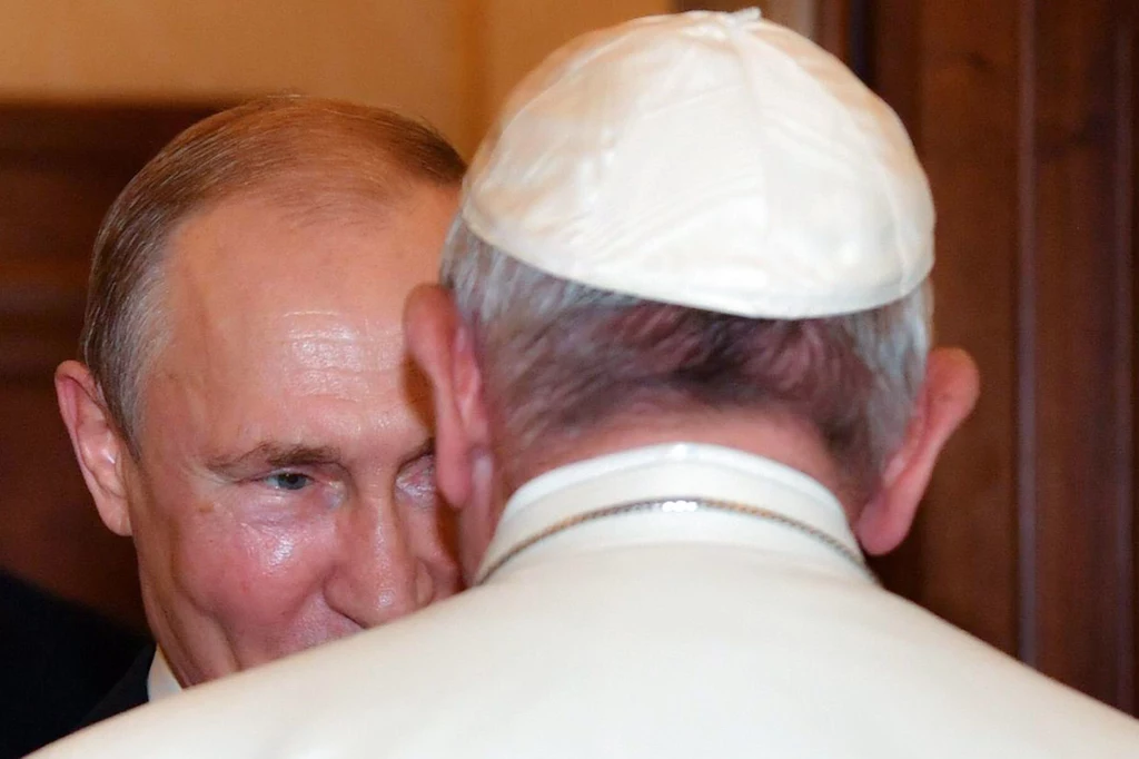 To trzecie spotkanie papieża i prezydenta Rosji w ciągu niespełna sześciu lat. To trzecie spotkanie papieża i prezydenta Rosji w ciągu niespełna sześciu lat.