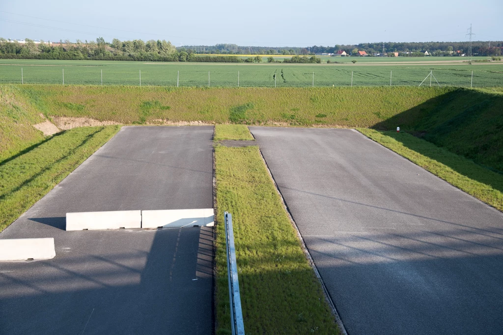 Stanęła budowa autostrad, ale powstają drogi ekspresowe