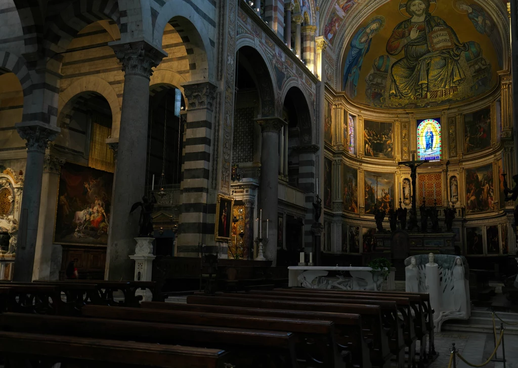 Wnętrze Katedry Cattedrale Metropolitana Primaziale di Santa Maria Assunta Wnętrze Katedry Cattedrale Metropolitana Primaziale di Santa Maria Assunta