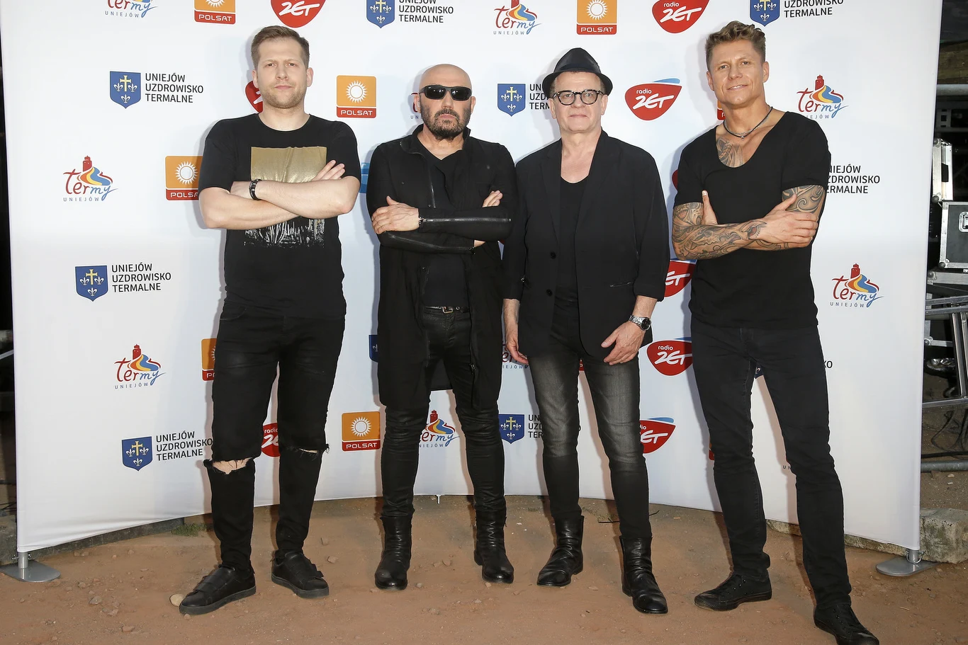 W 2003 roku Skawiński wraz z Waldemarem Tkaczykiem, Janem Plutą i Bartoszem Wielgoszem założyli zespół Kombii. Skawiński nie zaprosił do składu lidera Kombi, który posiada prawa autorskie do nazwy i logotypu grupy. Dlatego właśnie członkowie nowego składu dodali do swojej nazwy jedno "i", oraz występują ze zmienionym logotypem. 