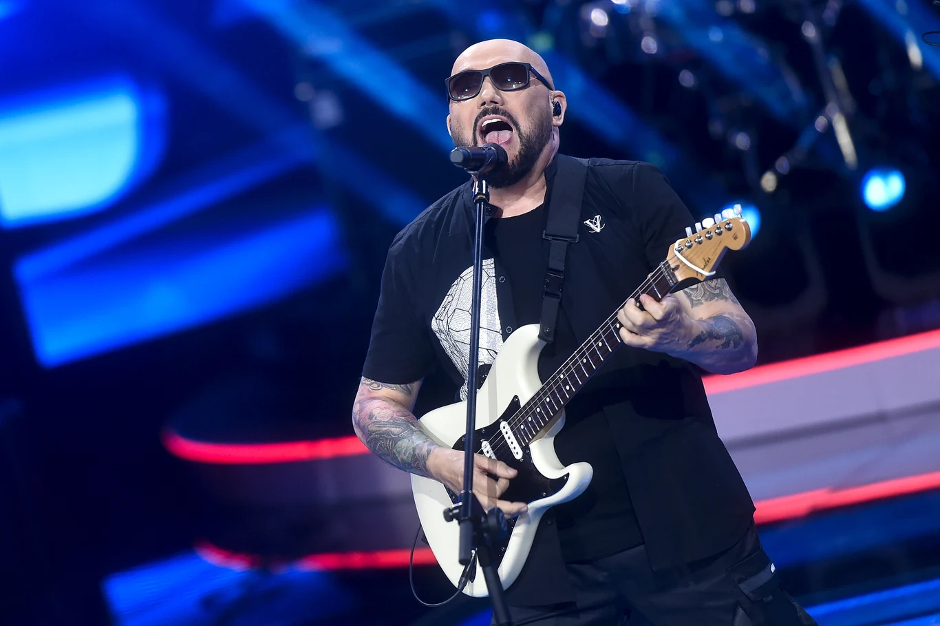 Grzegorz Skawiński od końca lat 80. działa także jako solista. Pierwszy solowy album - "Skawiński" - wydał w 1989 roku, ostatni - "Me & My Guitar" - w 2012 roku. 