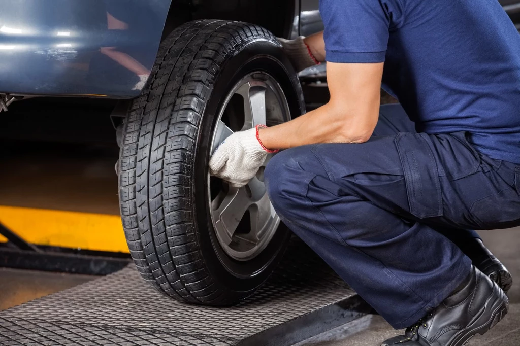 Wymiana opon na zimowe nie jest konieczna, ale jest zalecana. Opony zimowe zapewniają większe bezpieczeństwo w trudnych warunkach pogodowych. 