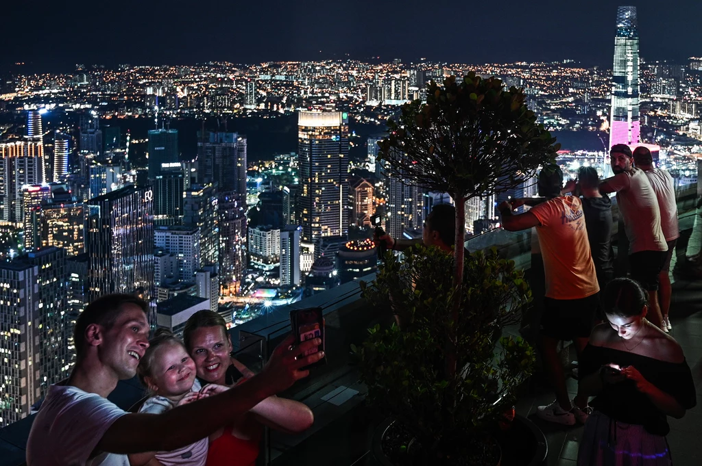 Nocny widok na panoramę Kuala Lumpur Nocny widok na panoramę Kuala Lumpur