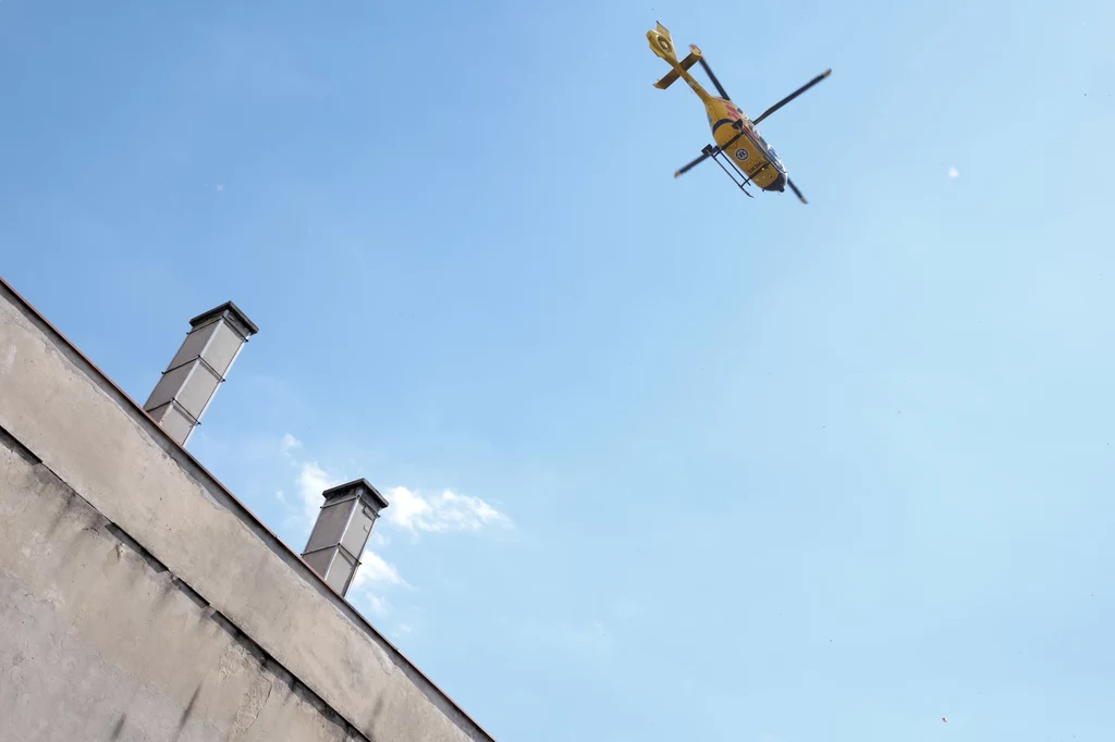 Miejsce wybuchu gazu, do którego doszło w sobotę (6 lipca) w kamienicy na ulicy Katowickiej w Bytomiu. W eksplozji zginęły trzy osoby, cztery zostały ranne. Na miejscu pracuje straż pożarna. Miejsce wybuchu gazu, do którego doszło w sobotę (6 lipca) w kamienicy na ulicy Katowickiej w Bytomiu. W eksplozji zginęły trzy osoby, cztery zostały ranne. Na miejscu pracuje straż pożarna.