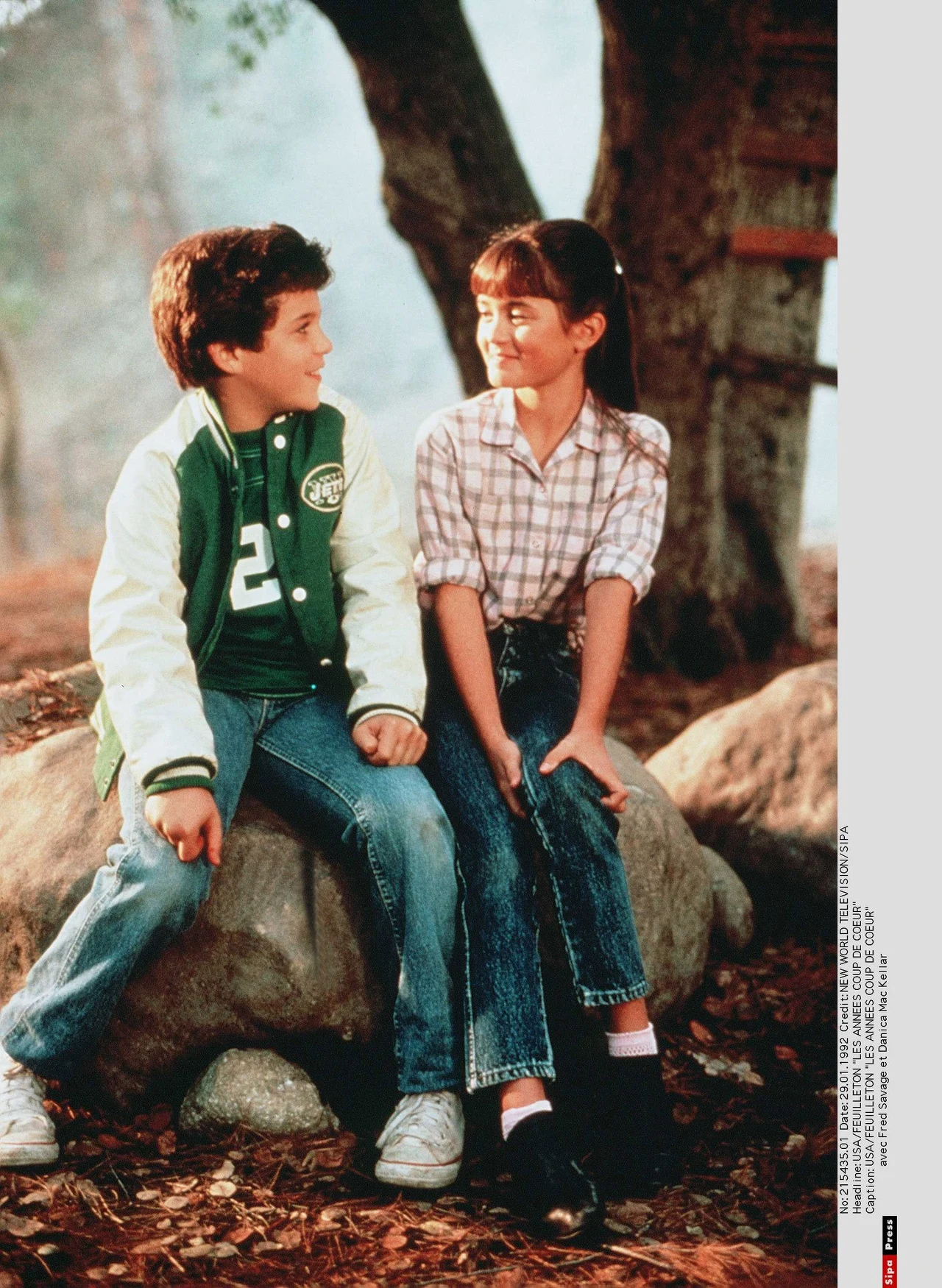 "Cudowne lata" liczyły 115 odcinków (6 sezonów). W Polsce serial od 1990 roku do połowy lat 90. emitowała telewizyjna Dwójka.  Widzowie z zapartym tchem śledzili perypetie małego Kevina, jego przyjaźń z Paulem (Josh Saviano) i pierwszą fascynację dziewczyną, która była obiektem westchnień wszystkich chłopaków w szkole, czyli Winni Cooper (podbijająca serca wszystkich widzów Danica McKellar). 