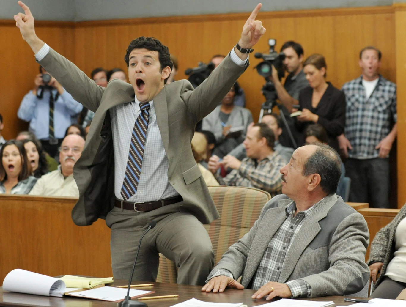 Fred Savage już jako mały chłopiec marzył też o reżyserowaniu filmów. W końcu postanowił podjąć się tej roli i spróbować swych sił za kamerą. Współpracował z powodzeniem przy wielu telewizyjnych produkcjach, popularnych również w Polsce, takich jak "Hannah Montana", "Czarodzieje z Waverly Place" czy "Współczesna rodzina". Aktorstwa też nie porzucił. Poza rolą w filmie "Był sobie Deadpool" zagrał też samego siebie w komedii "Straż wiejska 2". Wraz z Robem Lowem występował też w serialu "Prawomocny".