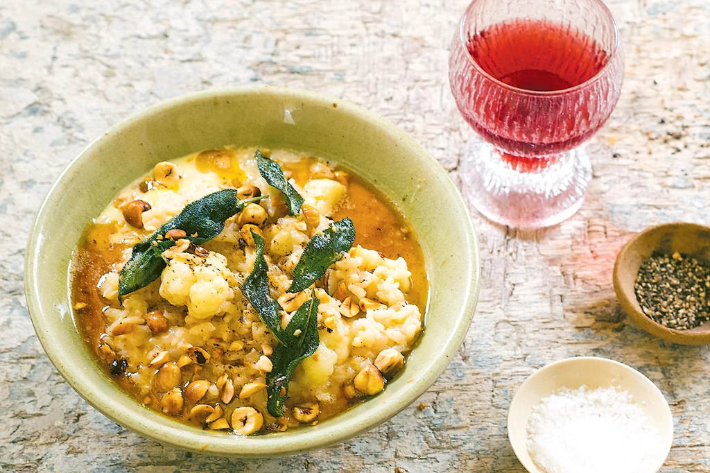 Risotto z kalafiora, taleggio i orzechów laskowych z masłem palonym