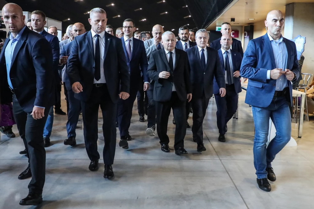 Politycy PiS podczas konwencji programowej partii w Katowicach