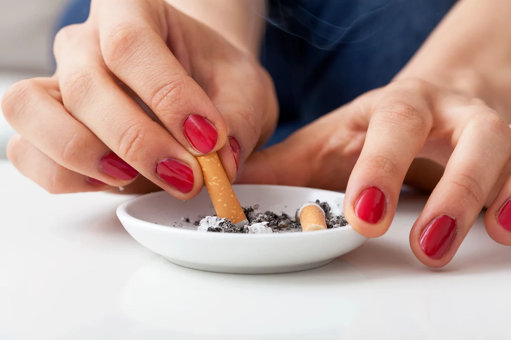 Palenie papierosów niszczy skórę, która potrzebuje regenarcji po odchudzaniu