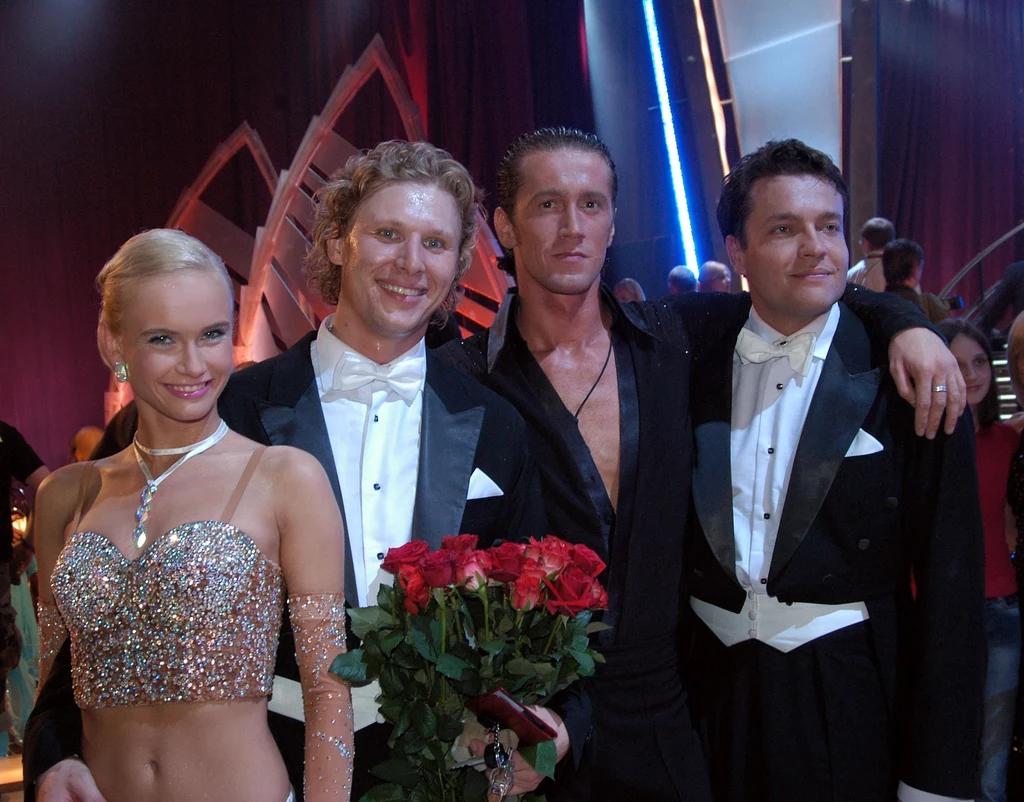Magdalena Soszynska, Andrzej Nejman, Robert Kochanek i Robert Kudelski na planie "Tańca z gwiazdami" w 2005 roku