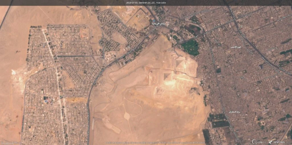 Piramidy w Gizie okiem satelity Sentinel-2A (zdjęcie z 3 lipca 2019 r.) Piramidy w Gizie okiem satelity Sentinel-2A (zdjęcie z 3 lipca 2019 r.)