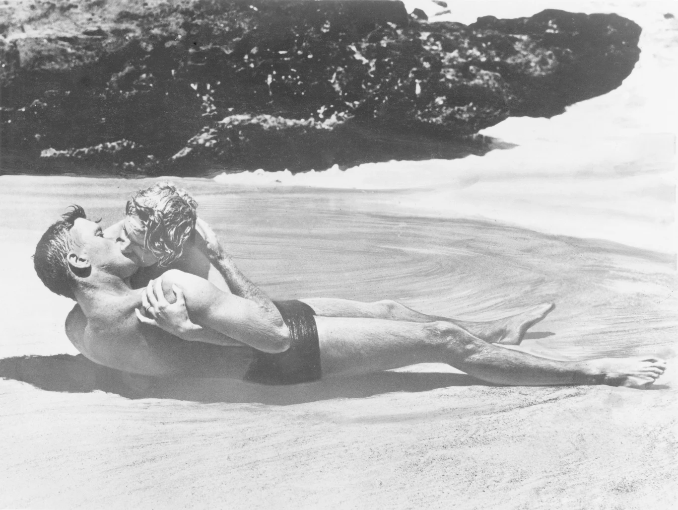 Burt Lancaster i Deborah Kerr w filmie "Stąd do wieczności"