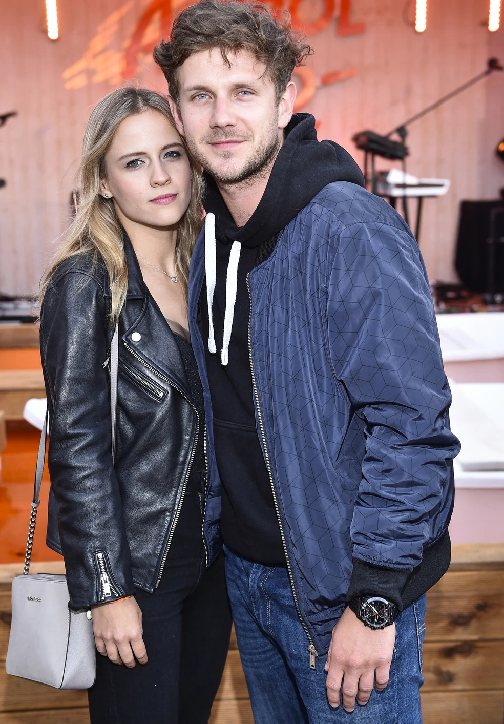 Antoni Królikowski z dziewczyną Antoni Królikowski z dziewczyną