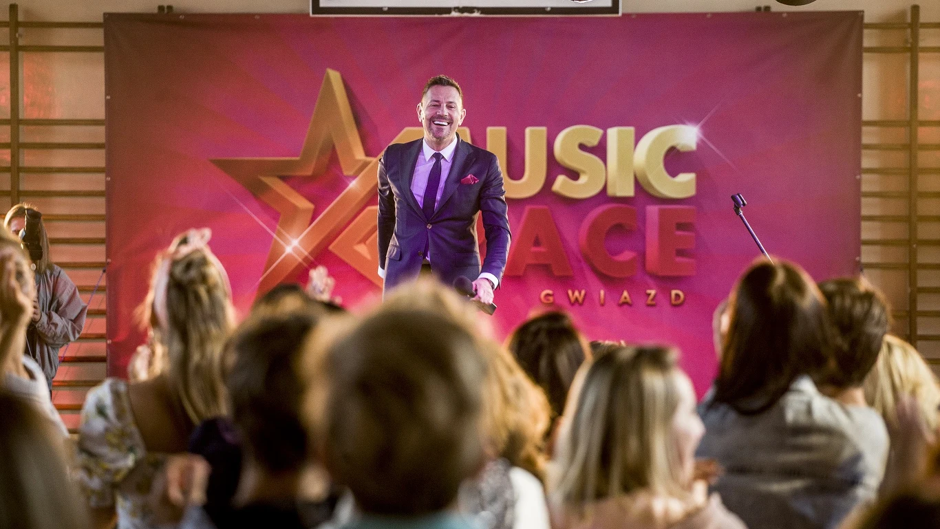 Kontrowersyjny program telewizyjny "Music Race" poszukuje muzycznych talentów na terenie całej Polski.
