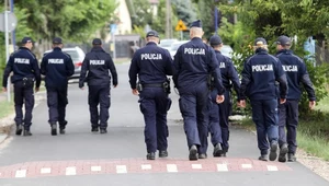 Na zdjęciu funkcjonariusze prowadzący poszukiwania 5-letniego Dawida