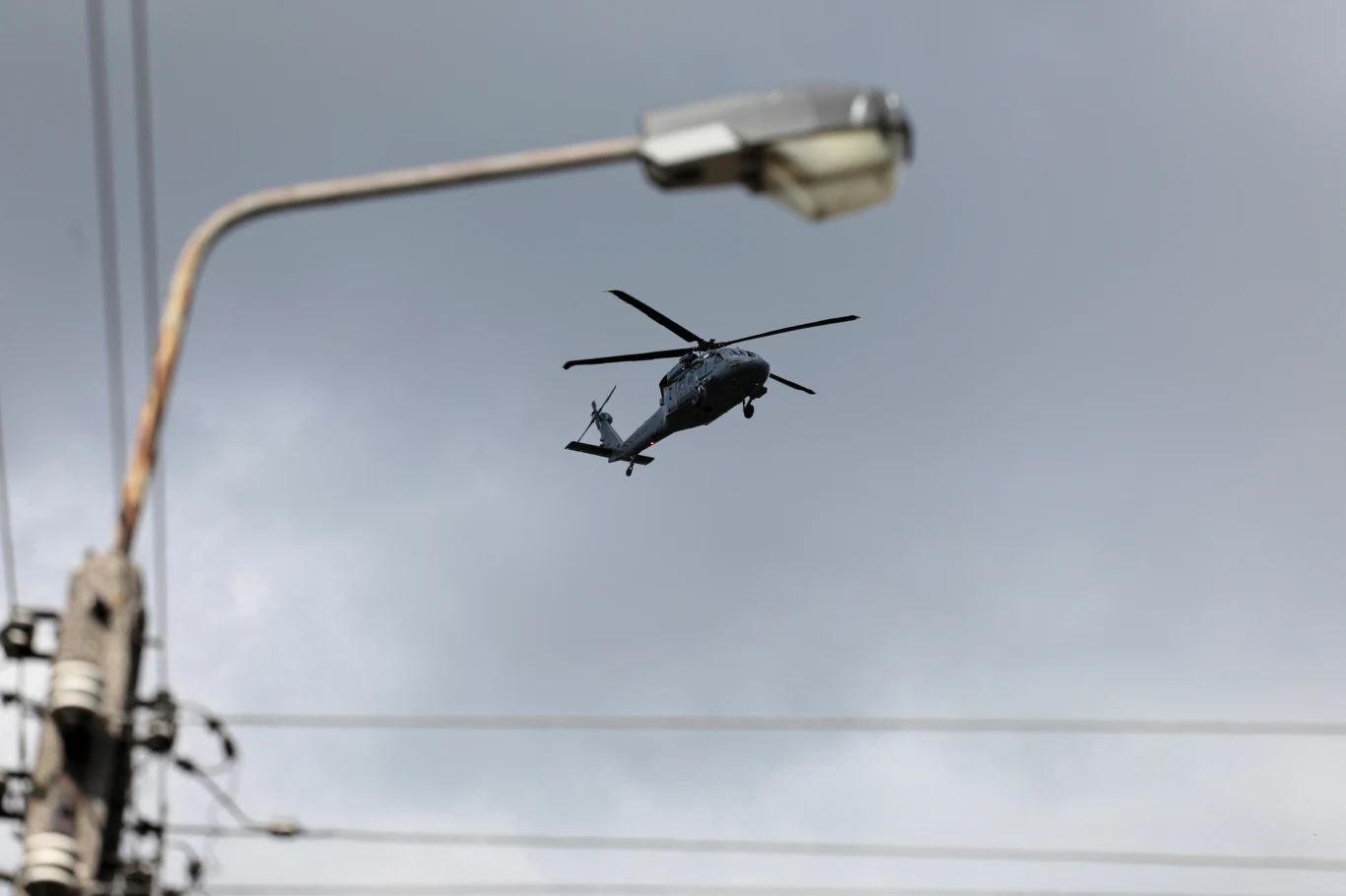 Akcja poszukiwawcza. 5-letni Dawid Żukowski, gdy ojciec zabrał go z domu, był ubrany w szaroniebieską bluzę dresową, niebieskie jeansy i niebieskie trampki z obrazkami Zygzaka McQueena.