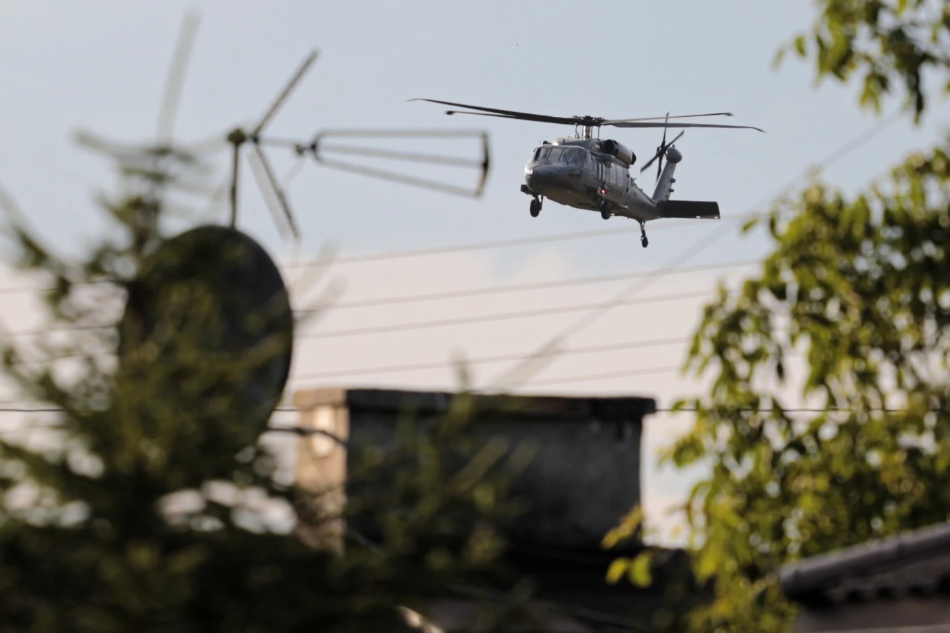 Akcja poszukiwawcza. 5-letni Dawid Żukowski, gdy ojciec zabrał go z domu, był ubrany w szaroniebieską bluzę dresową, niebieskie jeansy i niebieskie trampki z obrazkami Zygzaka McQueena.