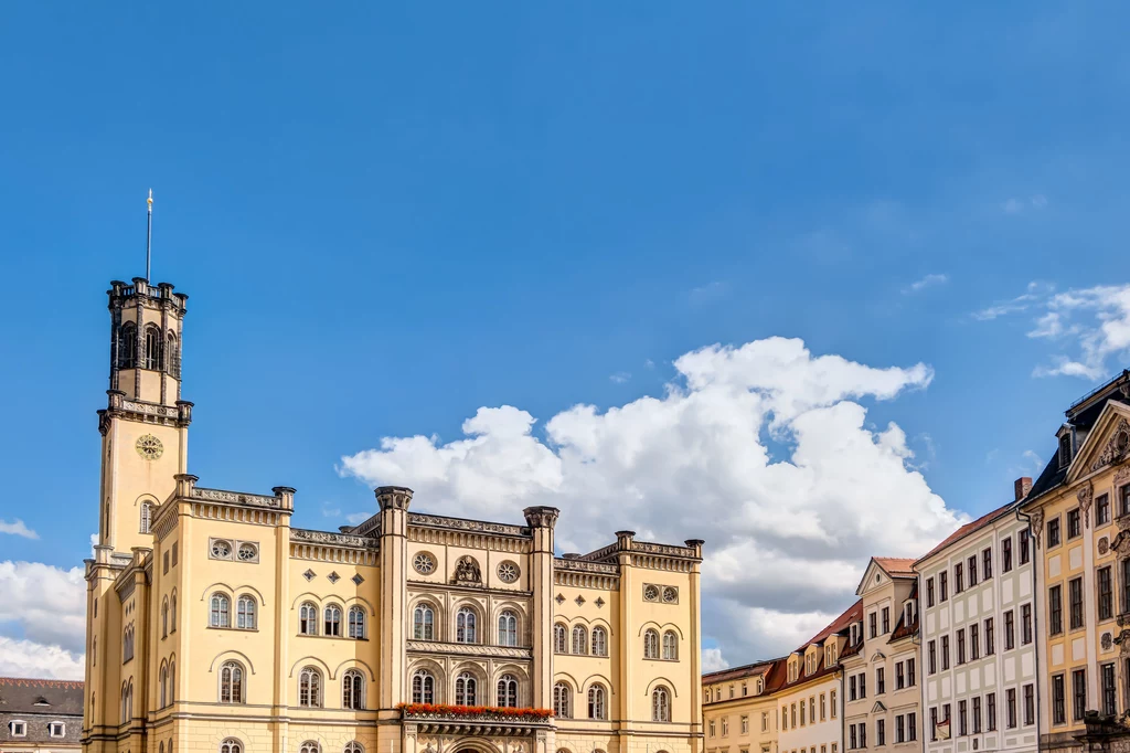 Będąc w okolicy, warto zwrócić uwagę na Żytawską architekturę