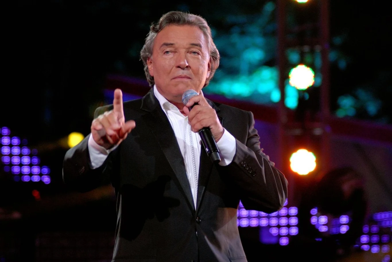Niemal legendą obrosły jego łóżkowe przygody i urazy, których doznał uprawiając seks ze swoimi kochankami czy partnerkami. Raz uszkodził sobie członek, innym razem doznał kontuzji biodra i musiał przejść operację. 