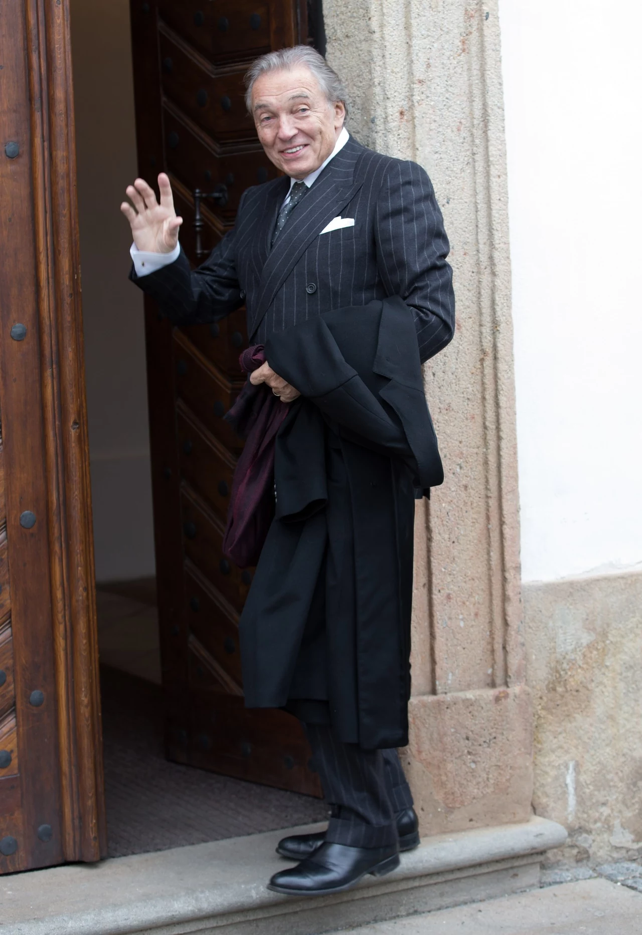 "Gott zrealizował swoją karierę w stu procentach. Wciąż jest popularny nie tylko w Czechach, ale też np. w Niemczech - radia do dziś grają jego piosenki" – mówiła o wokaliście Halina Mlynkova. "Gott zrealizował swoją karierę w stu procentach. Wciąż jest popularny nie tylko w Czechach, ale też np. w Niemczech - radia do dziś grają jego piosenki" – mówiła o wokaliście Halina Mlynkova.