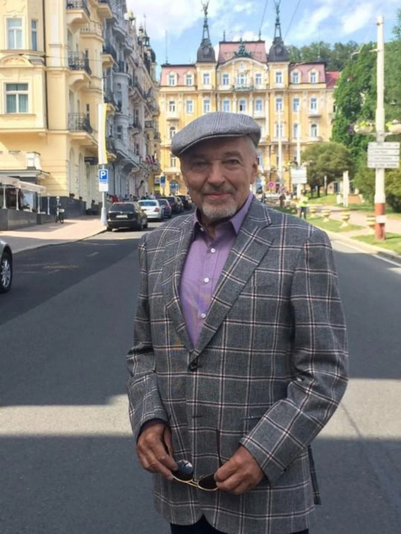"Jestem wolny - to dla mnie najważniejsze. Artysta może tworzyć tylko, kiedy jest niezależny” – mawiał Gott, który nie szukał stabilizacji w związkach. Jeśli jakaś kobieta chciała go zatrzymać przy sobie i snuła poważniejsze plany na przyszłość, wokalista odchodził. "Jestem wolny - to dla mnie najważniejsze. Artysta może tworzyć tylko, kiedy jest niezależny” – mawiał Gott, który nie szukał stabilizacji w związkach. Jeśli jakaś kobieta chciała go zatrzymać przy sobie i snuła poważniejsze plany na przyszłość, wokalista odchodził.