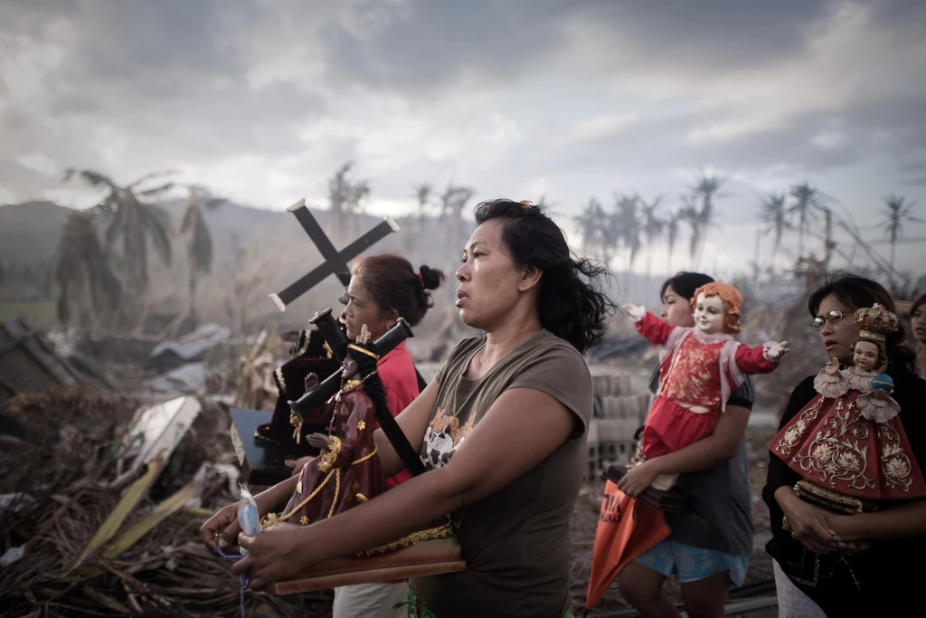 Gdy tajfun Yolanda uderzył w Tacloban, wiatr osiągał prędkość 385 km/h. Żywioł zniszczył miasto w 80 proc. 