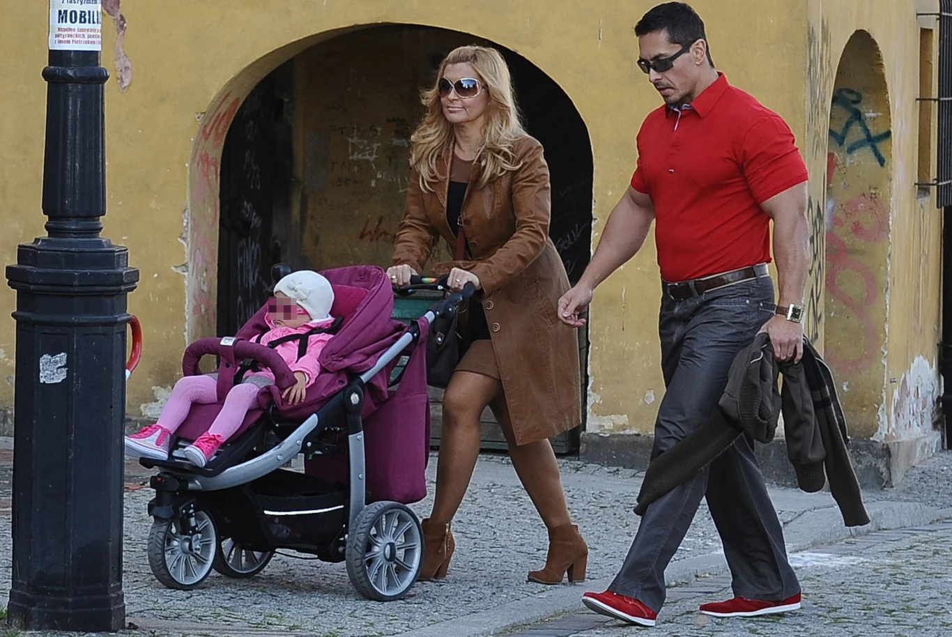 Katarzyna Skrzynecka z mężem i córką, 2013 rok Katarzyna Skrzynecka z mężem i córką, 2013 rok