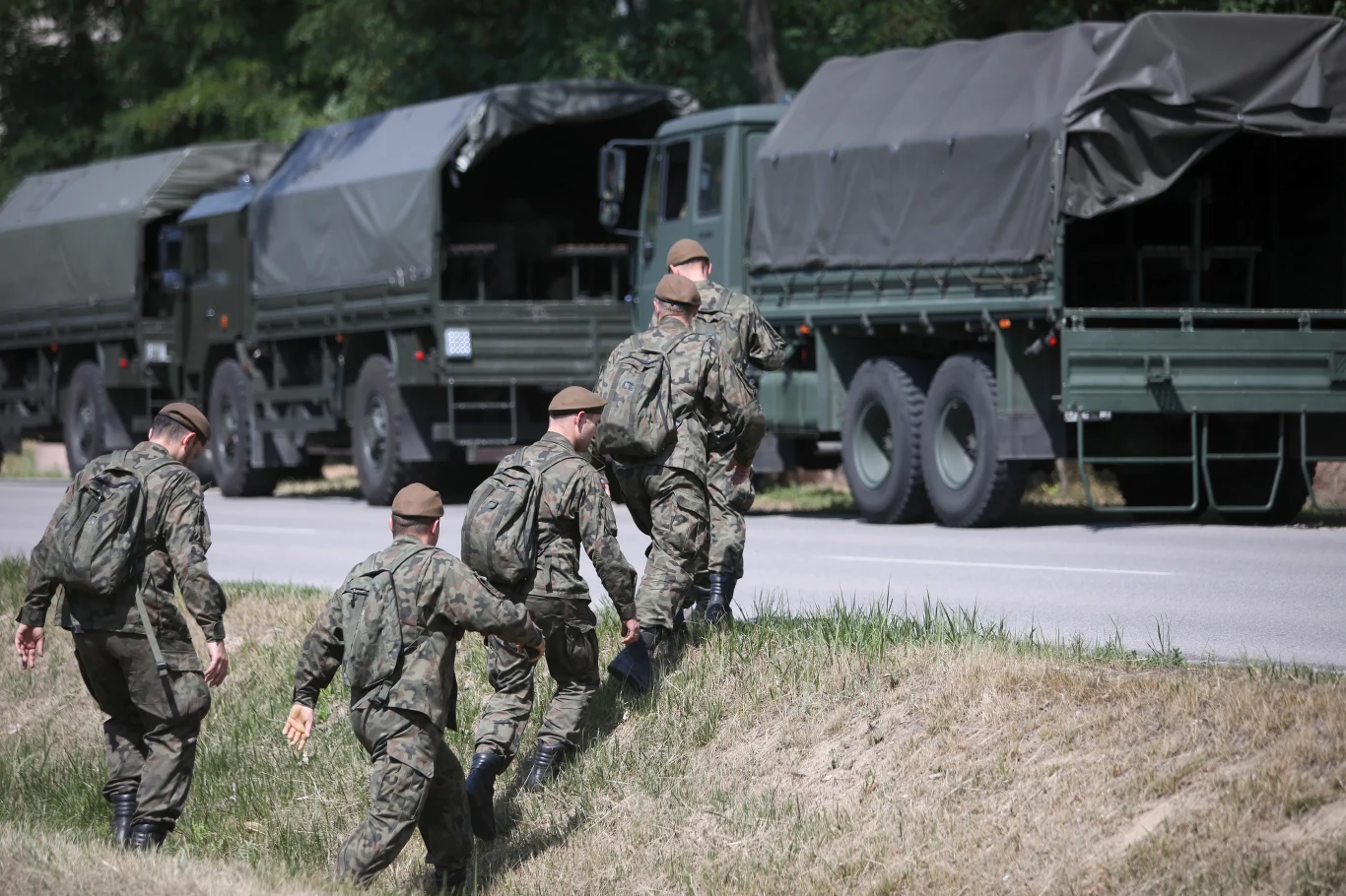 Akcja poszukiwawcza. 5-letni Dawid Żukowski, gdy ojciec zabrał go z domu, był ubrany w szaroniebieską bluzę dresową, niebieskie jeansy i niebieskie trampki z obrazkami Zygzaka McQueena.