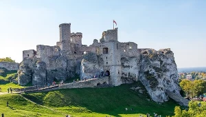 Serial Netfliksa kręcono w Polsce. Monumentalne ruiny na ekranie