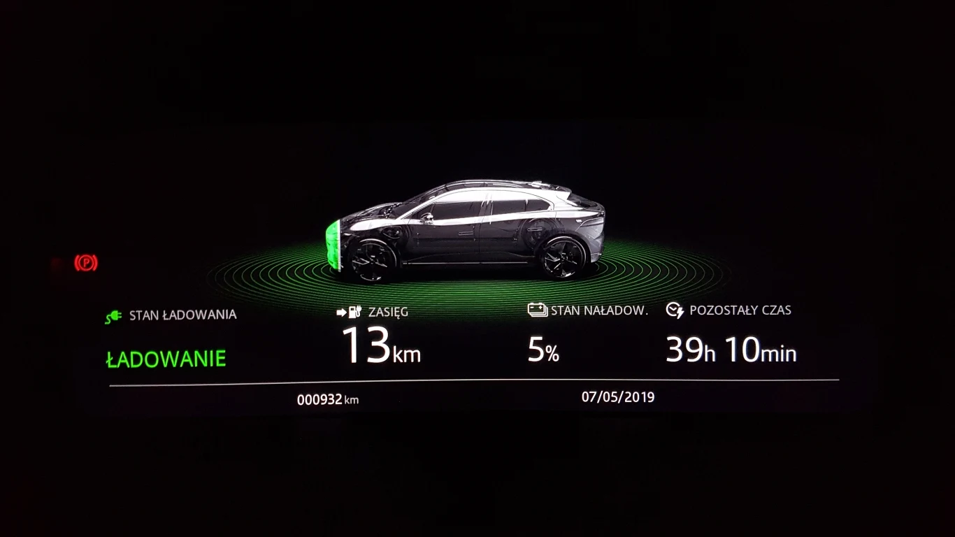 Jaguar I-Pace - ładowanie z domowego gniazdka Jaguar I-Pace - ładowanie z domowego gniazdka