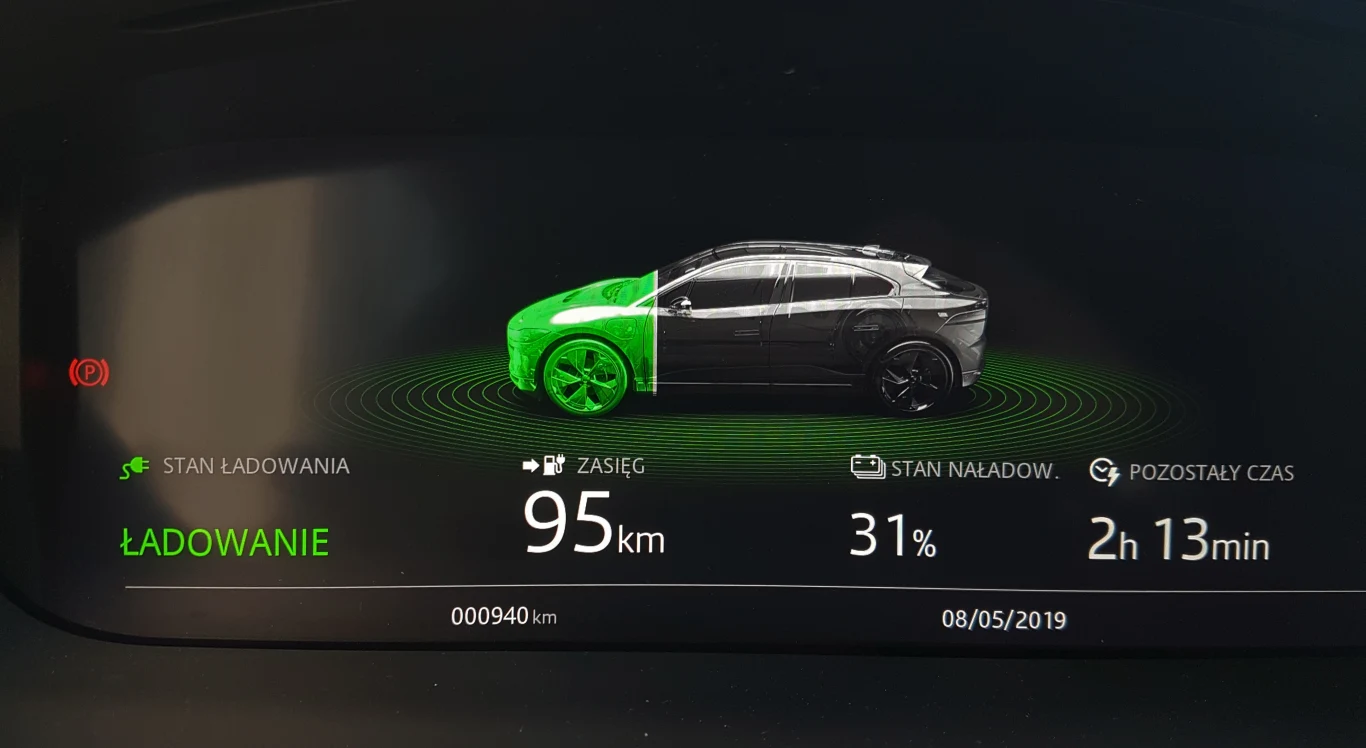 Jaguar I-Pace - ładowanie prądem stałym na stacji o mocy 100 kW Jaguar I-Pace - ładowanie prądem stałym na stacji o mocy 100 kW