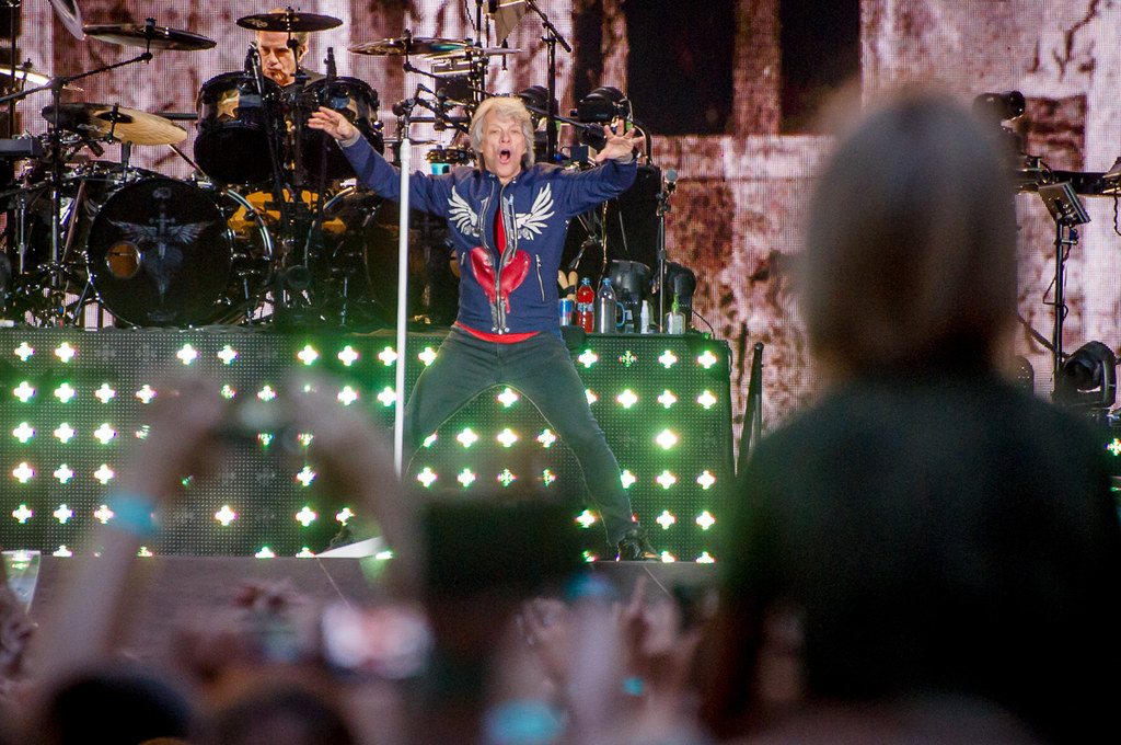 Jon Bon Jovi na scenie w Warszawie