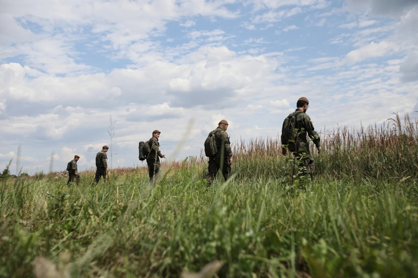 Akcja poszukiwawcza. 5-letni Dawid Żukowski, gdy ojciec zabrał go z domu, był ubrany w szaroniebieską bluzę dresową, niebieskie jeansy i niebieskie trampki z obrazkami Zygzaka McQueena.