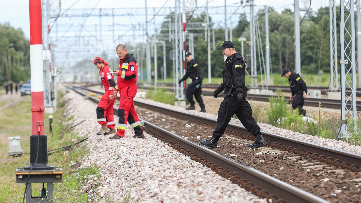 Akcja poszukiwawcza. 5-letni Dawid Żukowski, gdy ojciec zabrał go z domu, był ubrany w szaroniebieską bluzę dresową, niebieskie jeansy i niebieskie trampki z obrazkami Zygzaka McQueena.